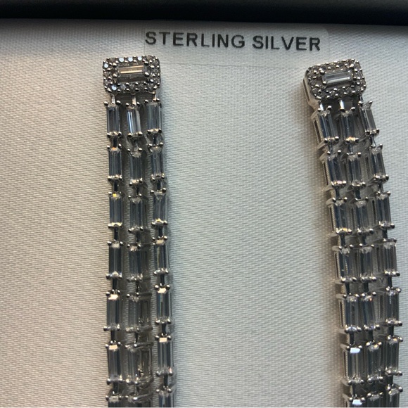 🔥SALE🔥NWT🔥BUY IT NOW 🔥Sterling Silver Cubic Zirconia Dangle Earrings. - Picture 3 of 5